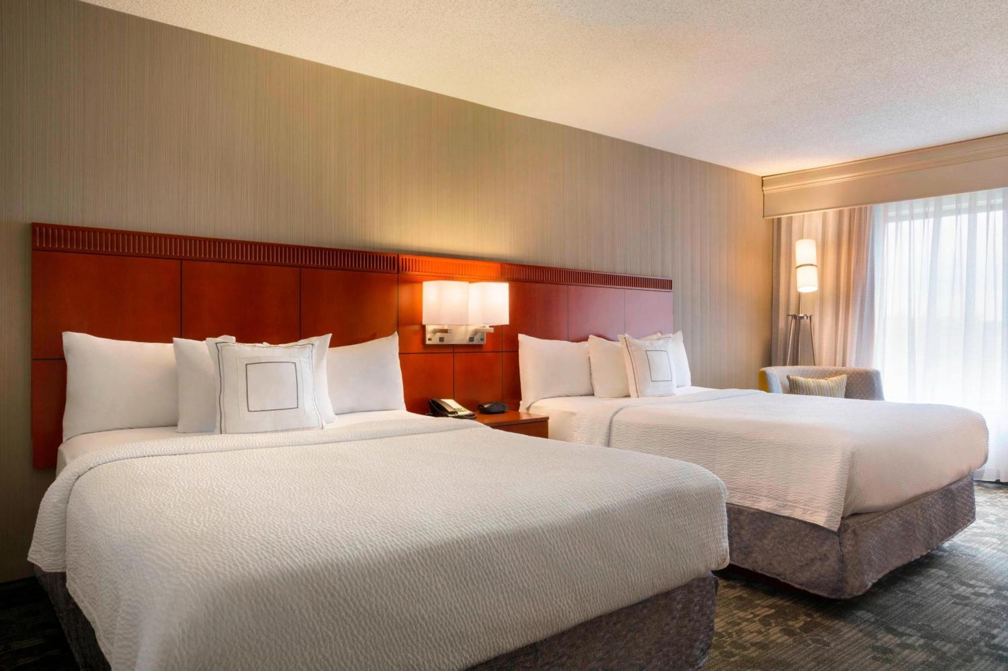 Courtyard By Marriott Champaign Hotel Bagian luar foto
