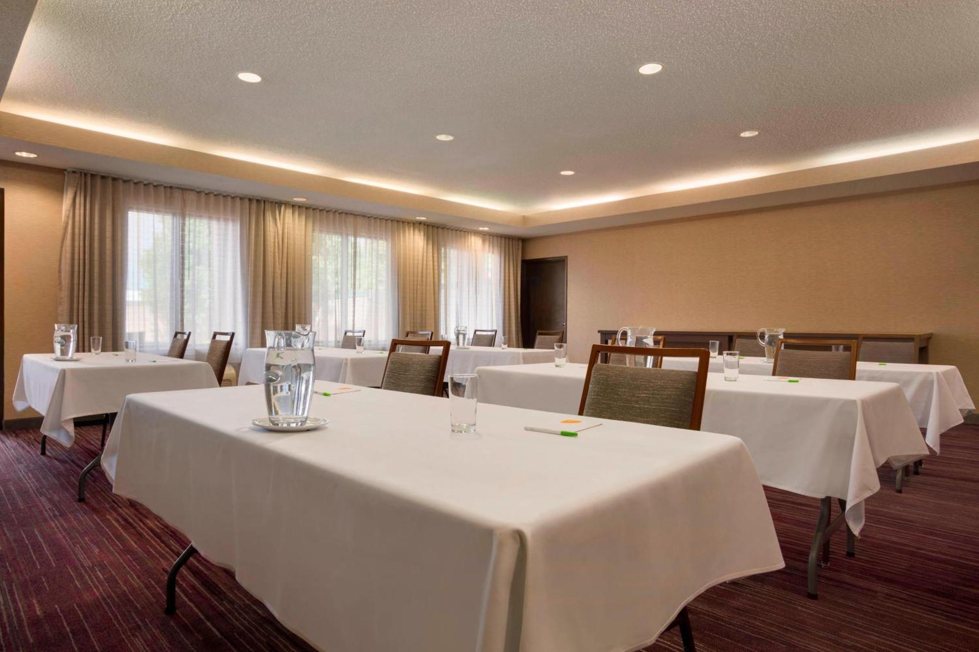 Courtyard By Marriott Champaign Hotel Bagian luar foto
