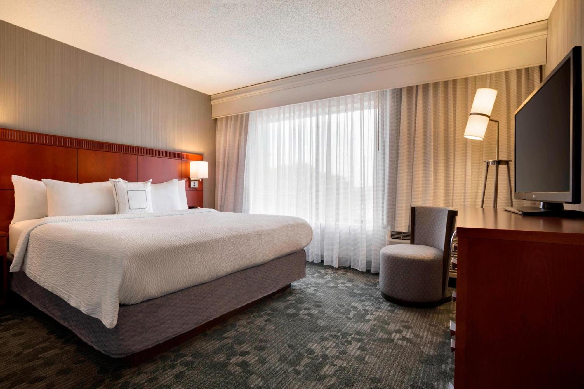 Courtyard By Marriott Champaign Hotel Bagian luar foto
