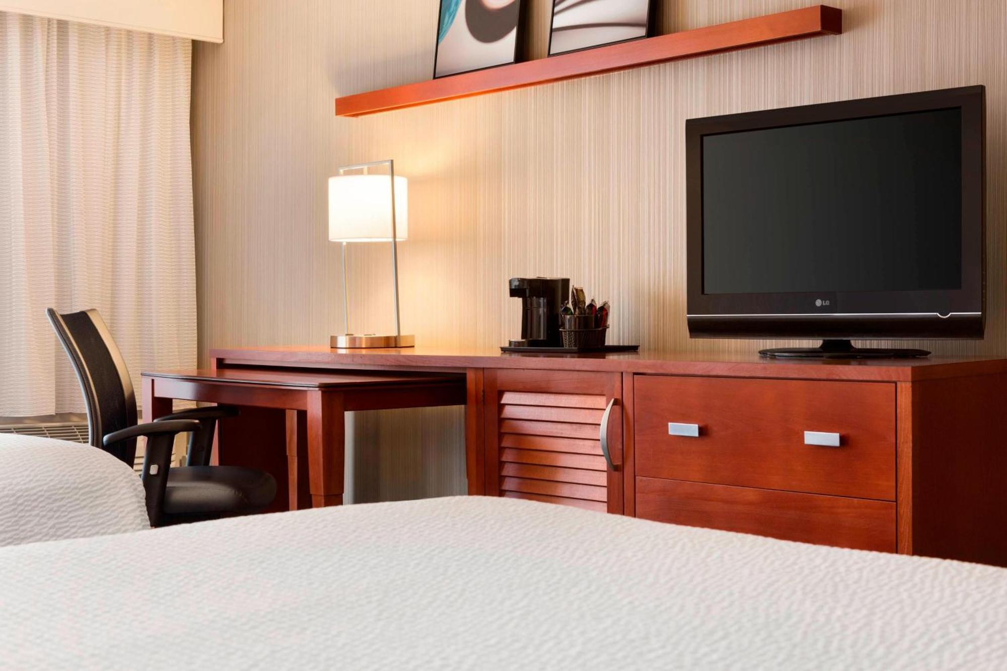 Courtyard By Marriott Champaign Hotel Bagian luar foto