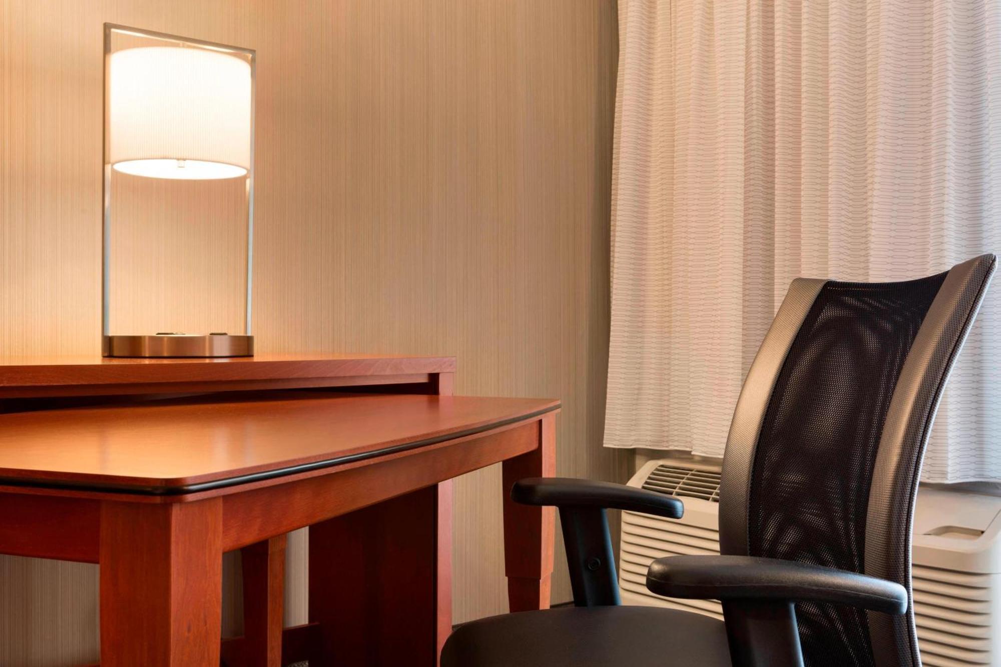 Courtyard By Marriott Champaign Hotel Bagian luar foto