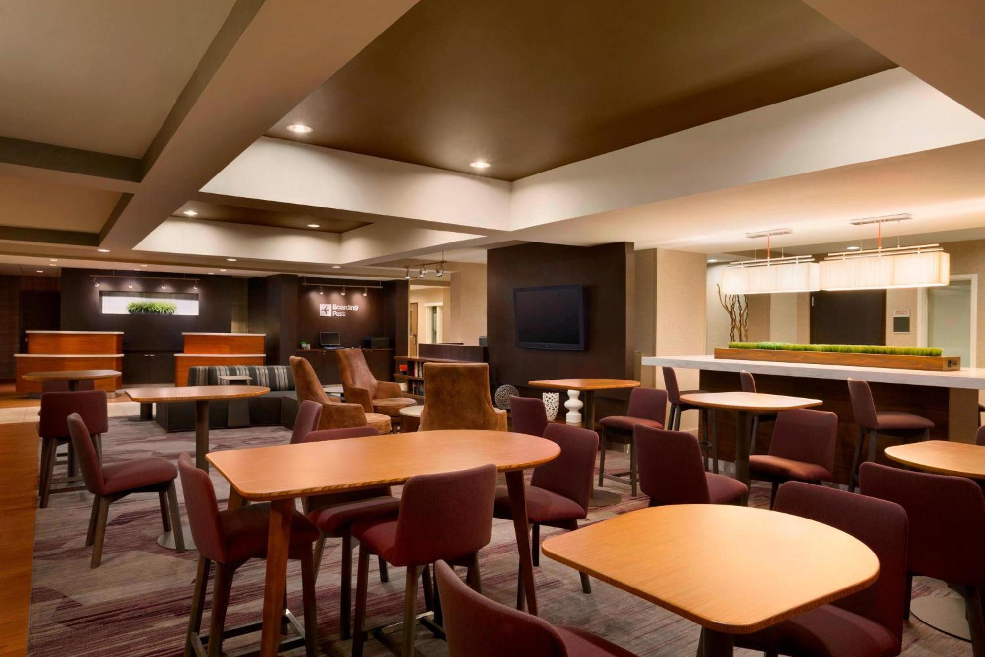 Courtyard By Marriott Champaign Hotel Bagian luar foto
