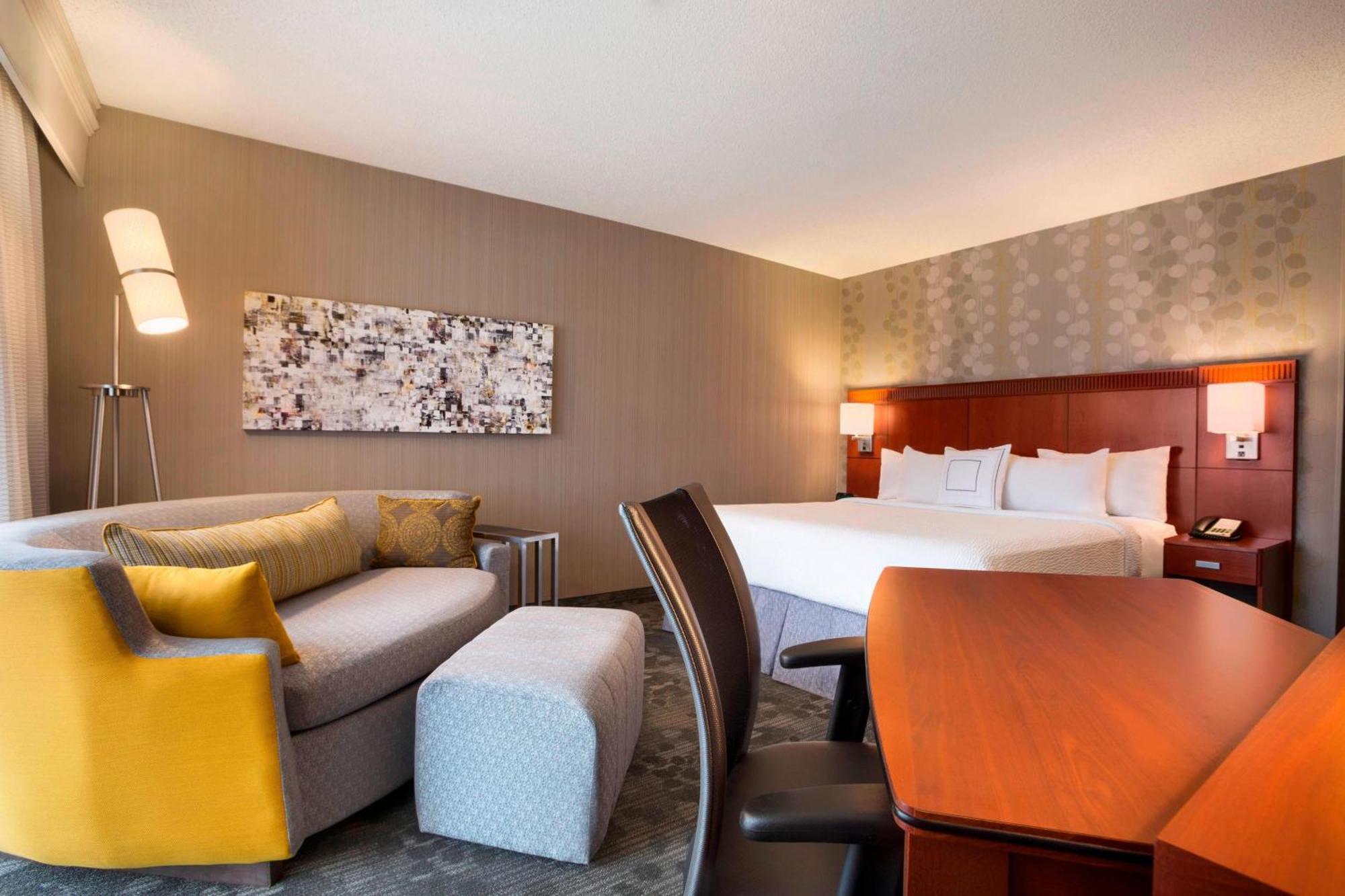 Courtyard By Marriott Champaign Hotel Bagian luar foto