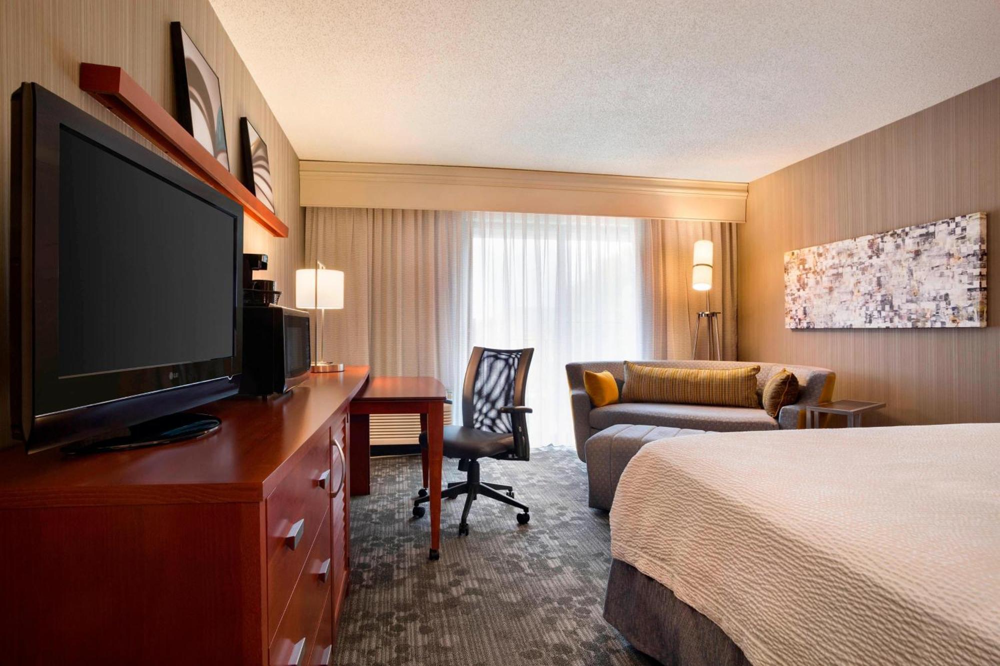 Courtyard By Marriott Champaign Hotel Bagian luar foto