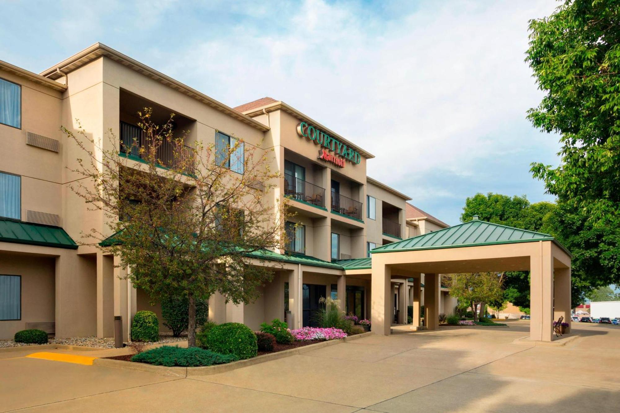 Courtyard By Marriott Champaign Hotel Bagian luar foto