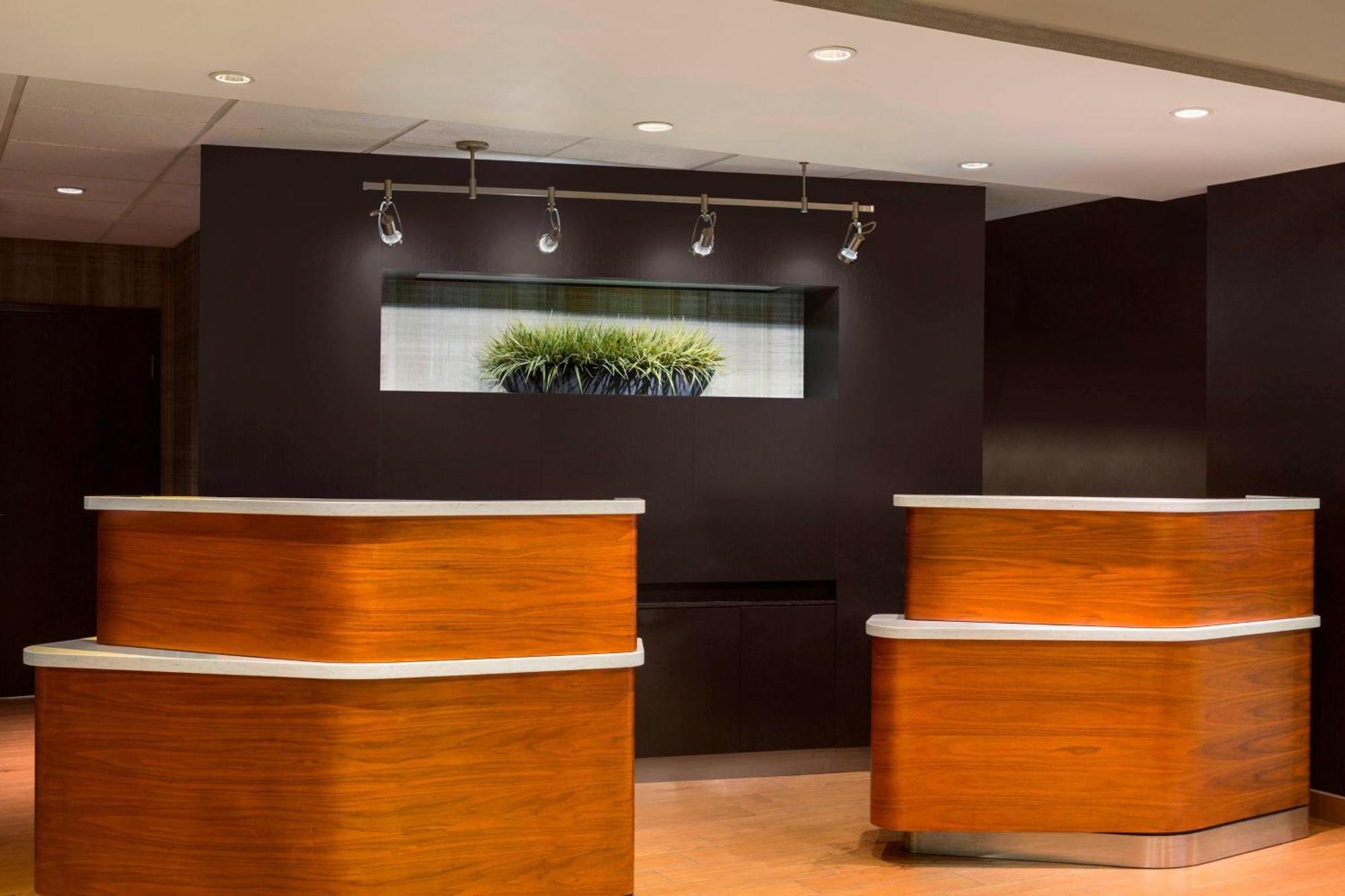 Courtyard By Marriott Champaign Hotel Bagian luar foto