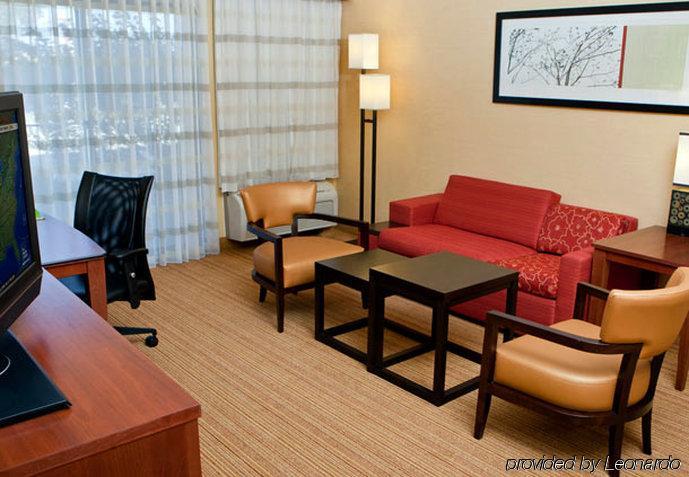 Courtyard By Marriott Champaign Hotel Ruang foto