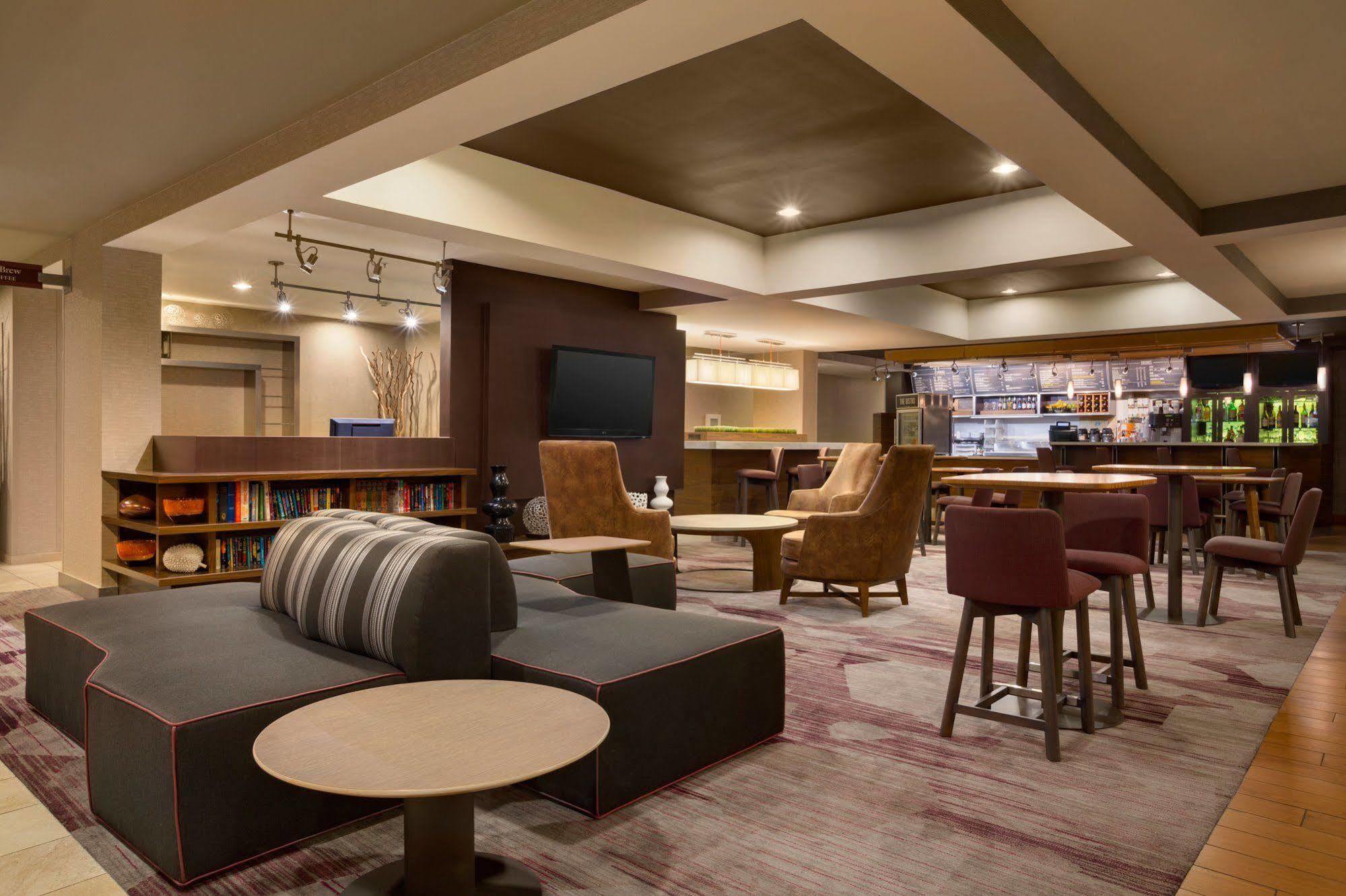 Courtyard By Marriott Champaign Hotel Bagian luar foto